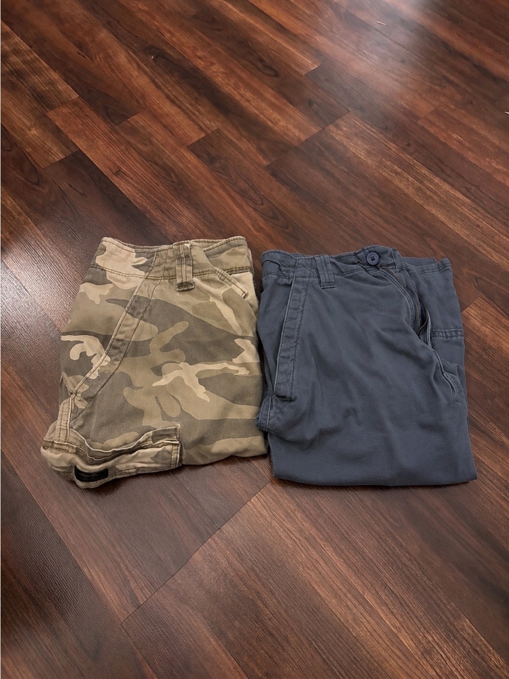 Set of 2 Wrangler men’s cargo shorts, all size 30 waist x 10” inseam.